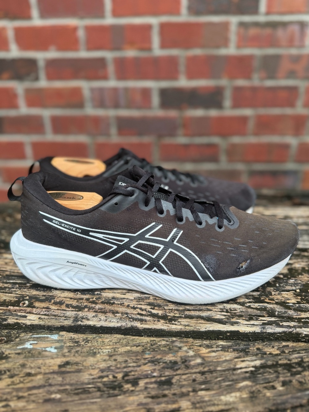 Asics Gel-Excite 10 Mens Size 13 Wide Black & White Running Shoes Used Condition